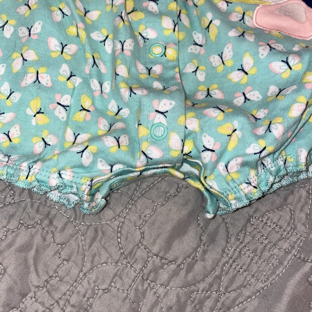 Carter’s Romper - Picture 3 of 5
